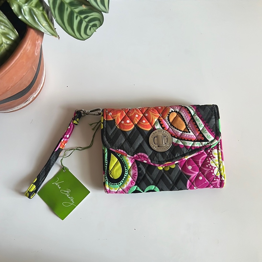 Vera Bradley Smartphone Wristlet in Ziggy Zinnia